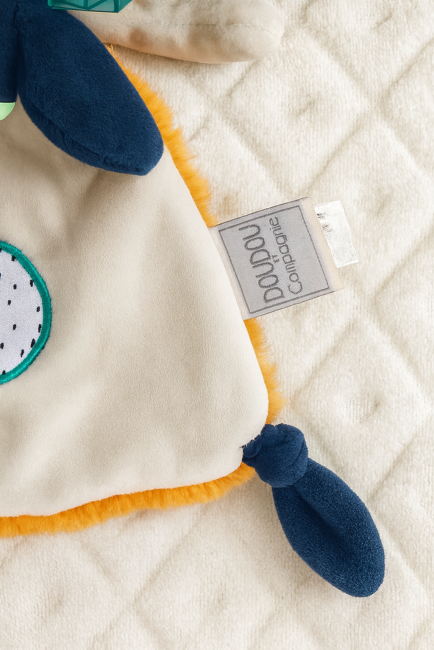 Doudou renard à plat avec coin noué et patch rond – Doudou et Compagnie Paris