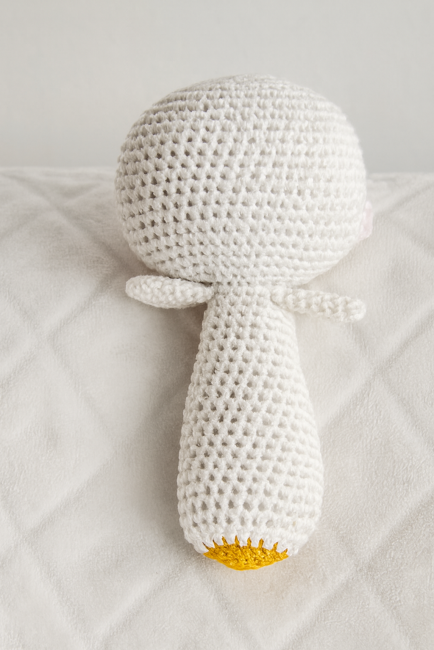 Hochet canard au crochet – vue arrière – Bouille de Laine