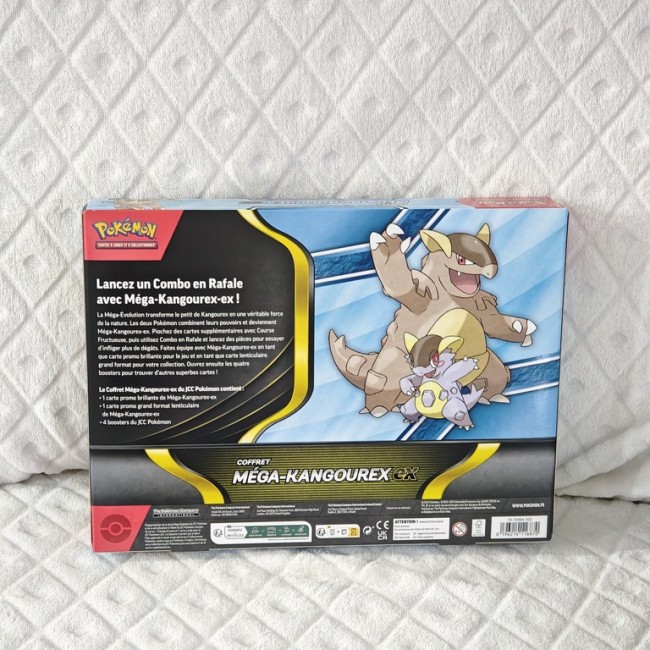 Contenu du coffret Méga-Kangourex EX – Cartes promo et boosters JCC Pokémon Dos du coffret Pokémon Méga-Kangourex EX – Détails du contenu et visuel de Méga-Évolution