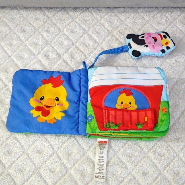 Livre tissu Fisher-Price – page poussin ferme Livre tissu Fisher-Price avec poussin et jouet vache