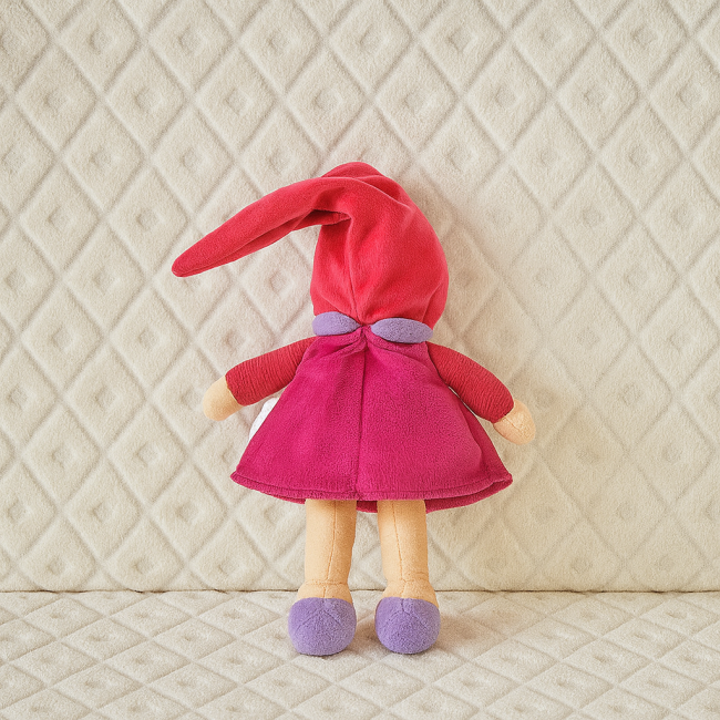 Dos de la poupée Corolle 28 cm avec chapeau rose, chaussures violettes et étiquette visible