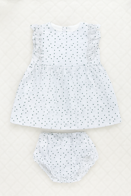 Ensemble bébé seconde main – robe à motifs et culotte assortie sur fond blanc