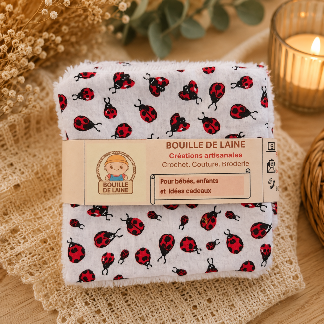 Lot de lingettes lavables artisanales Bouille de Laine Lot de lingettes lavables artisanales en coton motif coccinelles et éponge blanche Bouille de Laine