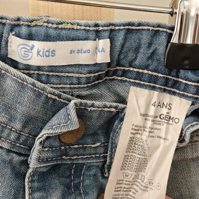 Étiquettes du short en jean garçon 4 ans G kids by Gémo, composition et entretien.
