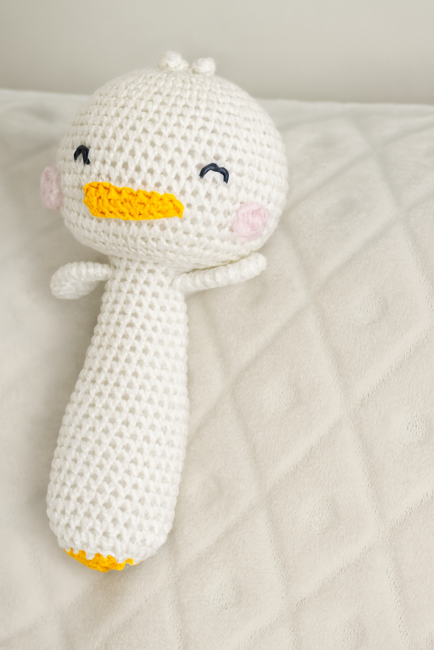 Hochet canard au crochet – visage joyeux – Bouille de Laine