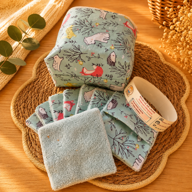 Dessous du pochon artisanal en tissu motif animaux de la forêt