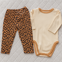 Ensemble seconde main bébé fille 6 mois – Body beige et legging léopard assorti