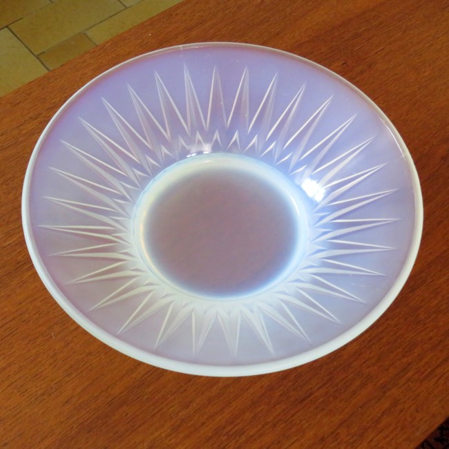 Vintage opalescent glass Art Deco centerpiece fruit bowl - André Hunebelle France 1930s