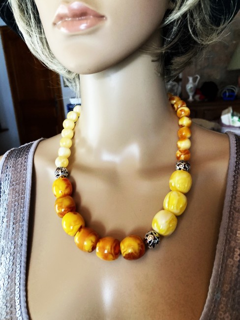 Ambre marbré jaune/orange et ambre jaune superbe collier 56 cm grosses perles rondes bijou femme. collier femme, collier ambre, bijoux ambre, bracelet ambre, boucles d'oreilles ambre, Ambre bijoux marie c