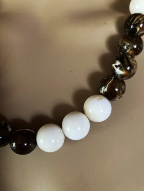 Ambre brun/blanc très marbré et ambre blanc collier long 56 cm perles de 14mm Bijou femme, collier femme bracelet, boucles oreilles, Ambre Bijoux marie c