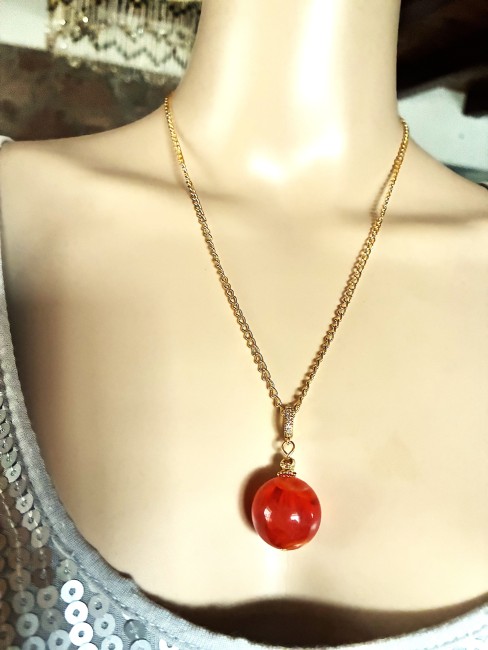 Ambre orange marbré pendentif perle de 20 mm collier 50 cm chaîne dorée acier inoxydable bijou femme homme, collier ambre, bracelet ambre, boucles oreilles ambre, ambre véritable, bijoux marie c