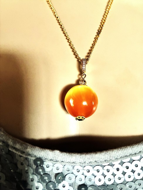 Merveilleuse AMBRE, bijou élégant, tendance, moderne, collier, bracelet, boucles d'oreilles en AMBRE de la Baltique Ambre marbré jaune/orange et ambre jaune collier 50 cm grosse perle ronde bijou homme femme. collier femme, collier ambre, bijoux ambre, bracelet ambre, boucles d'oreilles ambre, Ambre bijoux marie c