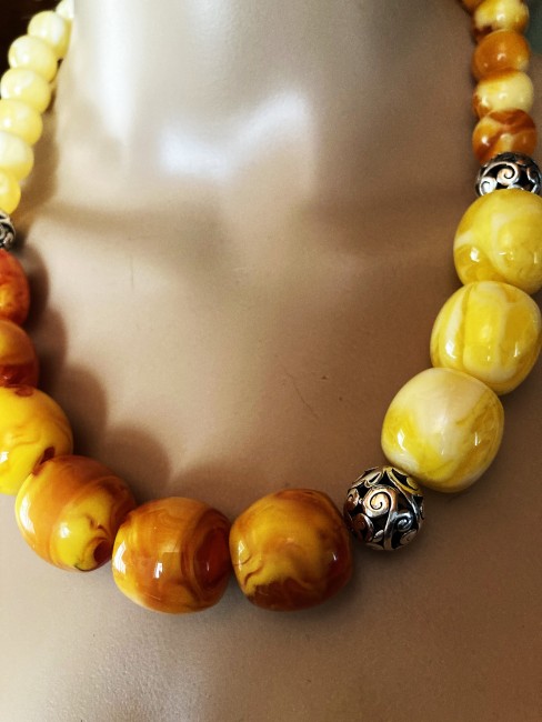 Ambre marbré jaune/orange et ambre jaune superbe collier 56 cm grosses perles rondes bijou femme. collier femme, collier ambre, bijoux ambre, bracelet ambre, boucles d'oreilles ambre, Ambre bijoux marie c