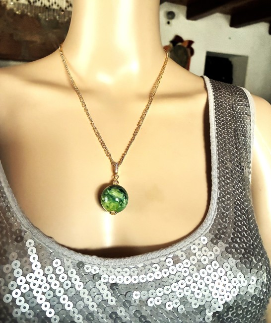 Ambre vert très marbré pendentif perle de 20 mm collier 50 cm chaîne dorée acier inoxydable bijou femme homme, collier ambre, boucles oreilles ambre, collier ambre, bijoux marie c