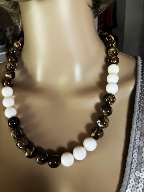 Ambre brun/blanc très marbré et ambre blanc collier long 56 cm perles de 14mm Bijou femme, collier femme bracelet, boucles oreilles, Ambre Bijoux marie c