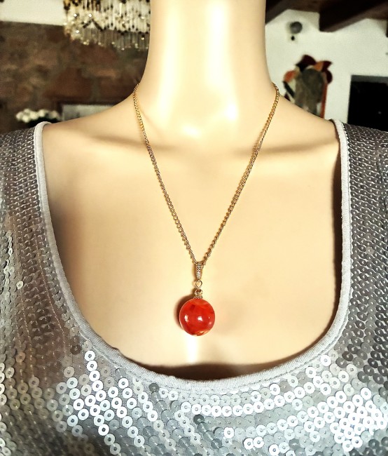 Ambre orange marbré pendentif perle de 20 mm collier 50 cm chaîne dorée acier inoxydable bijou femme homme, collier ambre, bracelet ambre, boucles oreilles ambre, ambre véritable, bijoux marie c