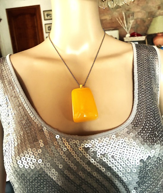 Ambre jaune pendentif rectangulaire 6mm sur 4mm collier chaîne 60 cm en acier inoxydable doré bijou femme homme, collier ambre, bracelet ambre, boucles oreilles ambre, ambre véritable, ambre bijoux marie c