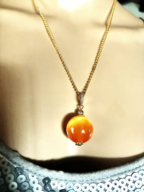 Merveilleuse AMBRE, bijou élégant, tendance, moderne, collier, bracelet, boucles d'oreilles en AMBRE de la Baltique Ambre marbré jaune/orange et ambre jaune collier 50 cm grosse perle ronde bijou homme femme. collier femme, collier ambre, bijoux ambre, bracelet ambre, boucles d'oreilles ambre, Ambre bijoux marie c