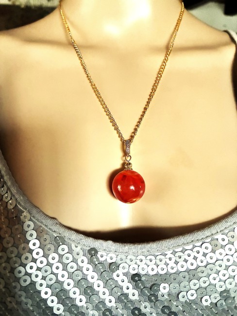 Ambre orange marbré pendentif perle de 20 mm collier 50 cm chaîne dorée acier inoxydable bijou femme homme, collier ambre, bracelet ambre, boucles oreilles ambre, ambre véritable, bijoux marie c