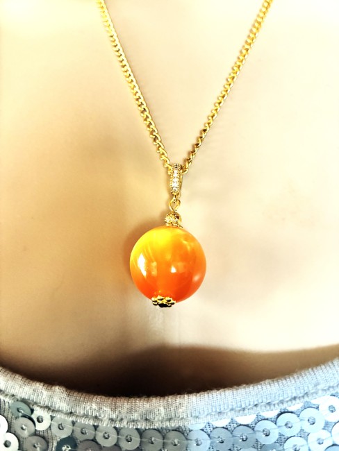 Merveilleuse AMBRE, bijou élégant, tendance, moderne, collier, bracelet, boucles d'oreilles en AMBRE de la Baltique Ambre marbré jaune/orange et ambre jaune collier 50 cm grosse perle ronde bijou homme femme. collier femme, collier ambre, bijoux ambre, bracelet ambre, boucles d'oreilles ambre, Ambre bijoux marie c