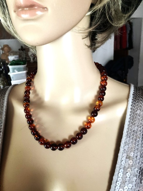 Ambre brun roux collier classique 50 cm perles de 10mm bijou femme. Ambre Bijoux marie c