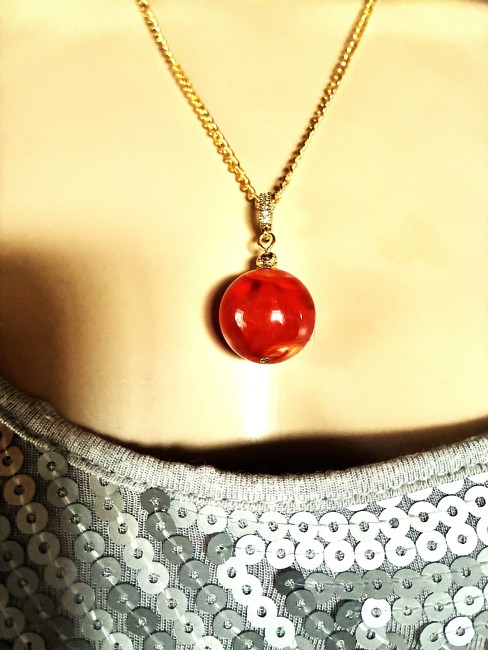 Ambre orange marbré pendentif perle de 20 mm collier 50 cm chaîne dorée acier inoxydable bijou femme homme, collier ambre, bracelet ambre, boucles oreilles ambre, ambre véritable, bijoux marie c