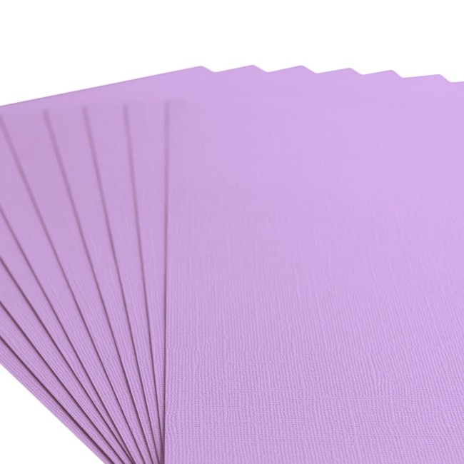 Gros plan sur le grain toilé du cardstock Florence A4 Hyacinth 034