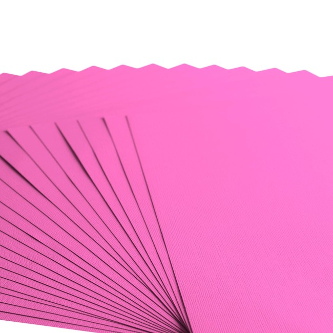 Florence • Cardstock texturé 30x30 Candy 036 — macro du grain Gros plan sur le grain toilé du cardstock Florence 30x30 Candy 036