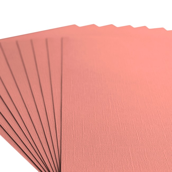 Gros plan sur le grain toilé du cardstock Florence A4 Dahlia 020