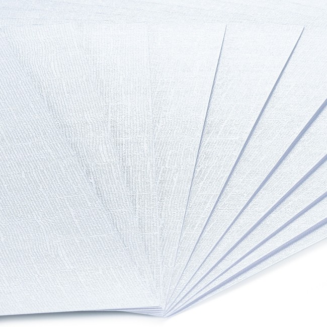 Gros plan sur le grain toilé du cardstock Florence A4 Pearl White 204