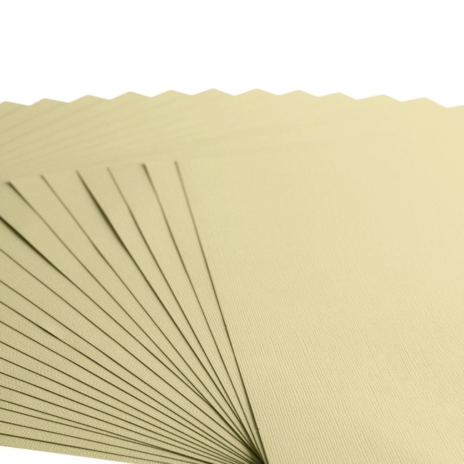 Gros plan sur le grain toilé du cardstock Florence 30x30 Pudding 080
