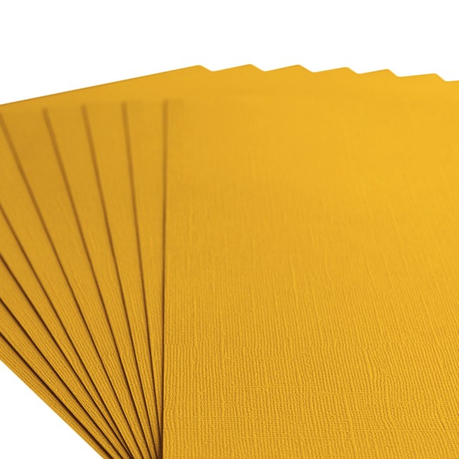 Gros plan sur le grain toilé du cardstock Florence A4 Honey 006