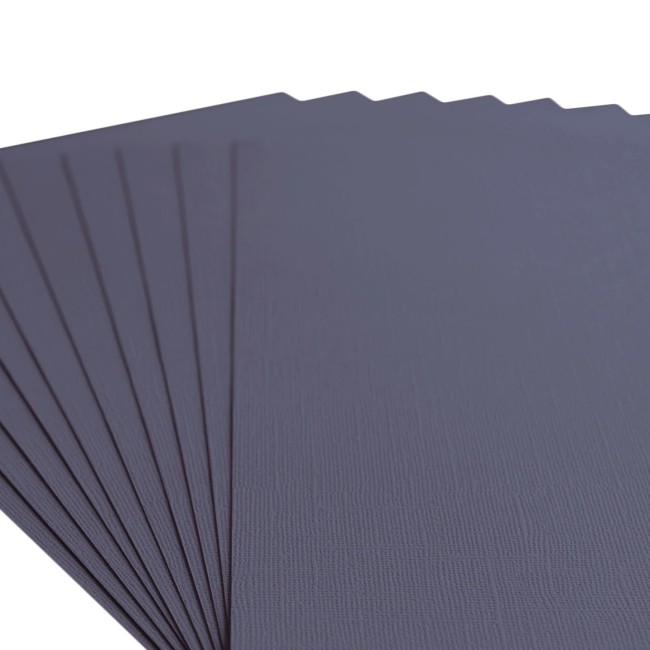 Gros plan sur le grain toilé du cardstock Florence A4 Graphite 053