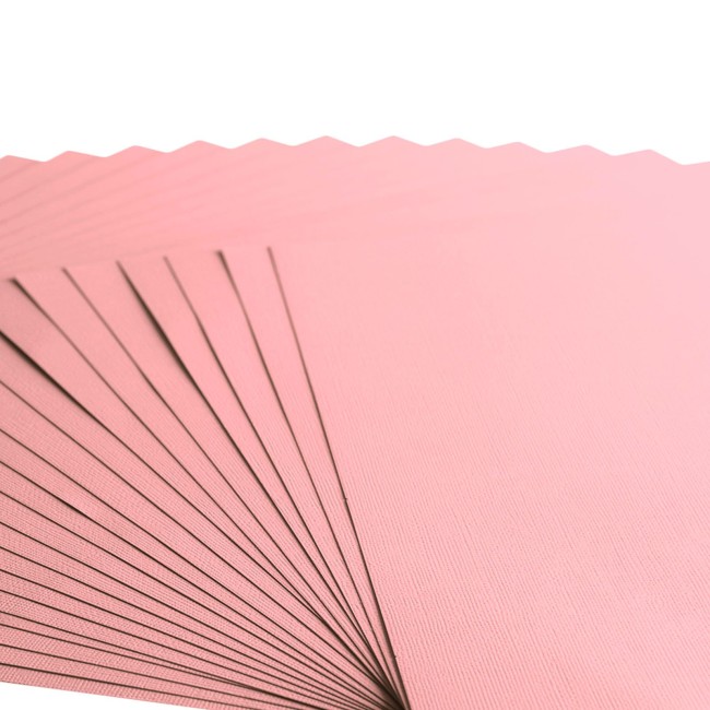 Florence • Cardstock texturé A4 Sweet 018 — macro du grain Gros plan sur le grain toilé du cardstock Florence A4 Sweet 018