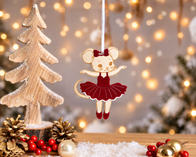 Souris ballerine dans un décor de Noël