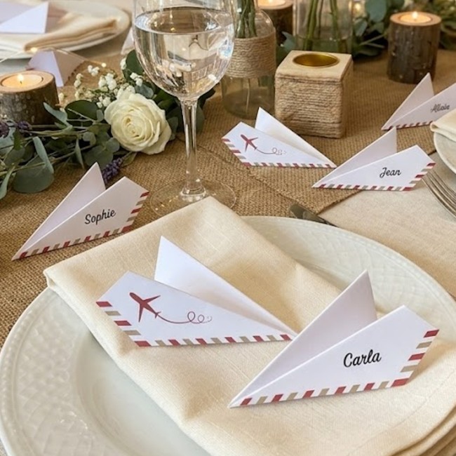 Marque-places avion origami – Thème mariage Voyage Bordeaux & Beige - Motif Rose des vents ou Avion - EP1