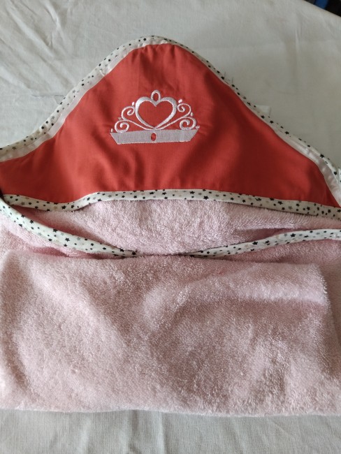 Cape de bain bébé couronne brodé Livraison GRATUITE    idée...