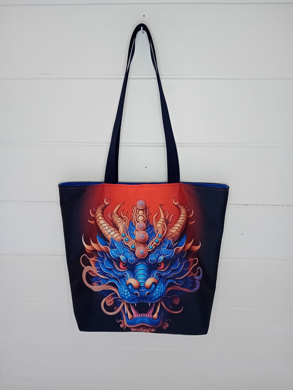 Créations artisanales sur le thème des dragons : sacs, tote bags, trousses et pochettes