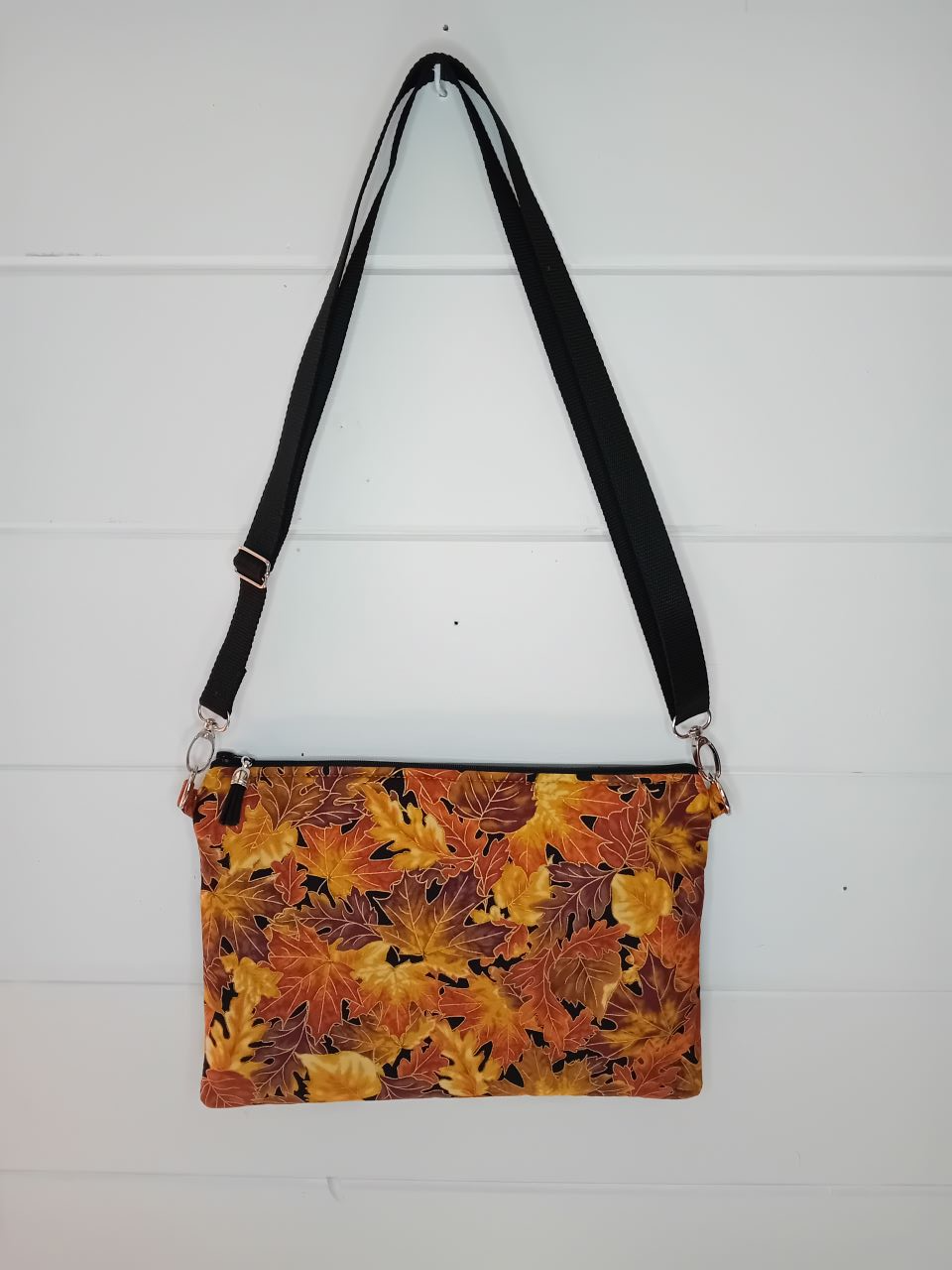 Pochettes sacs faites main, modèle unique et original, en tissus, simili cuir, suédine, fabriquées en France