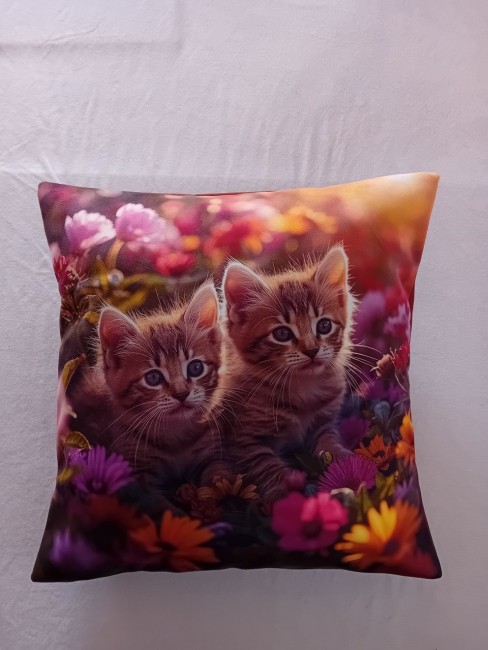 Housse de coussin deux chatons en velours imprimé 45x45 cm