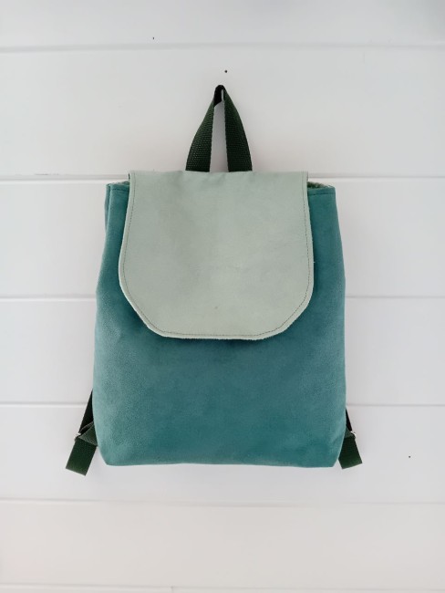 Sac à dos Douceur Nature en suédine vert sapin et vert d’eau, modèle unique créé à Gérardmer