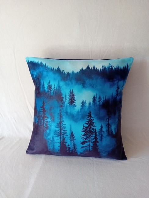 Housse de coussin en velours motif paysage foret dans la brume bleutee fait main