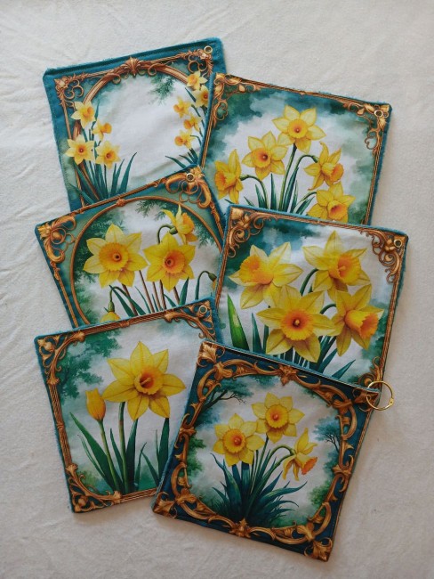 Lot de 6 essuie-tout lavables – Jonquilles fleuries | Les Cabas en folie Lot de 6 essuie-tout lavables motif jonquilles fleuries, en éponge bambou et coton imprimé