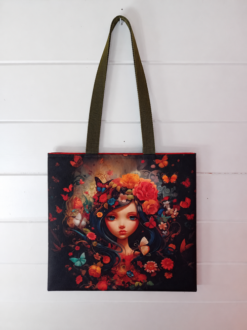 Tote bag Moment Enchanté avec femme, fleurs et papillons colorés, modèle unique dans les Vosges