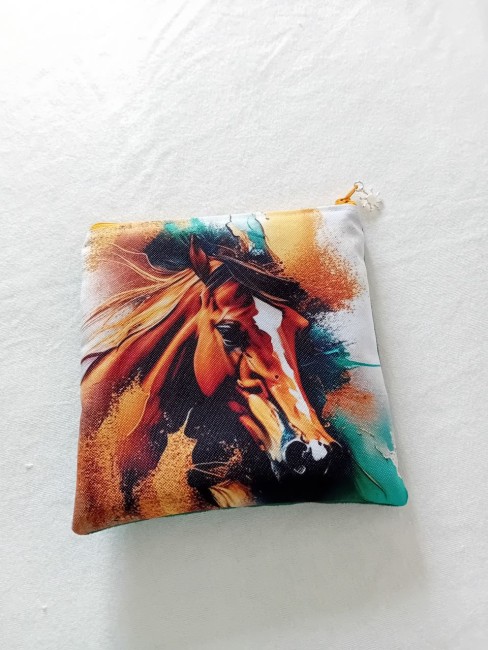 Trousse multi-usage motif cheval en liberté aux couleurs artistiques, modèle unique, création artisanale à Gérardmer