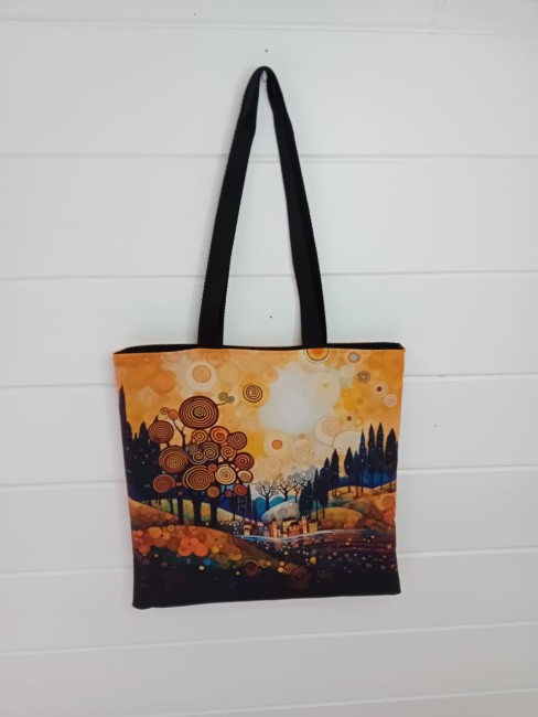 Tote bag Rêverie Dorée aux motifs de paysage doré, orange et bleu, confection dans les Vosges