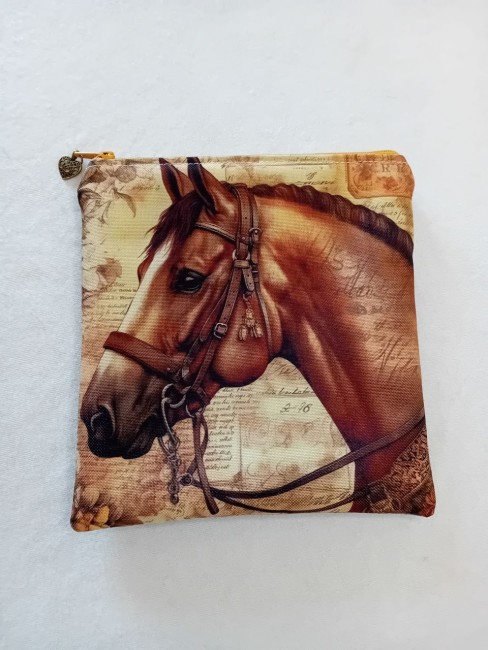 Trousse multi-usage motif cheval « Élégance équestre », modèle unique confectionné dans les Vosges