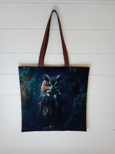 Tote bag artisanal Hibou des forêts, motif hibou aux teintes naturelles, création artisanale dans les Vosges