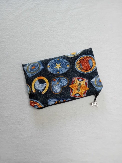 Trousse Western avec motifs étoile de shérif, fer à cheval et médaillons – Les Cabas en folie
