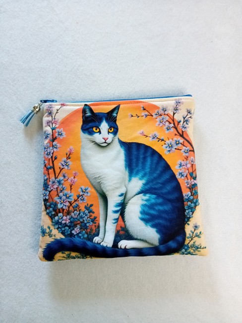 Trousse chat et fleurs en coton avec fermeture zippée et pompon bleu – Les Cabas en folie